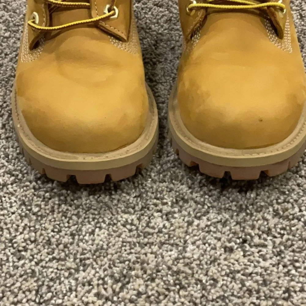 Youth Timberlands- great condition - Picture 4 of 6